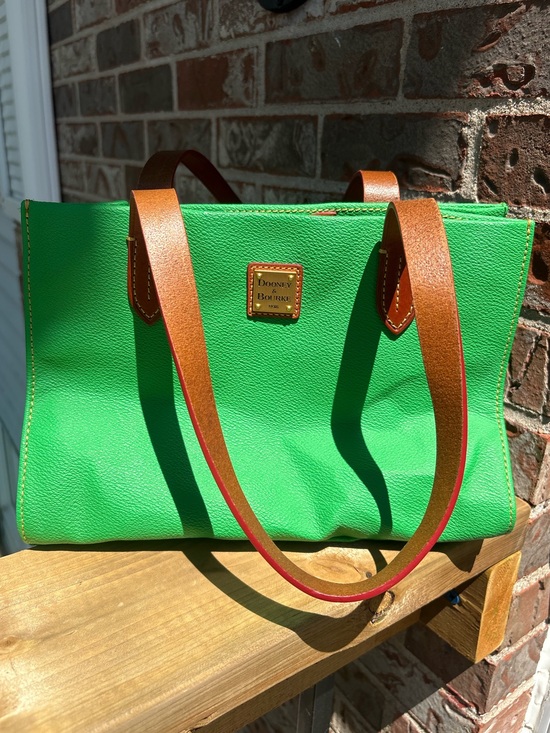 Dooney & Bourke Handbags - Dooney & Bourke vintage vibrant green leather shopper tote handbag